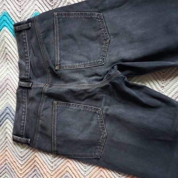 ASOS DESIGN classic rigid jeans in washed black with abrasions w 30" L 32" - Picture 9 of 13